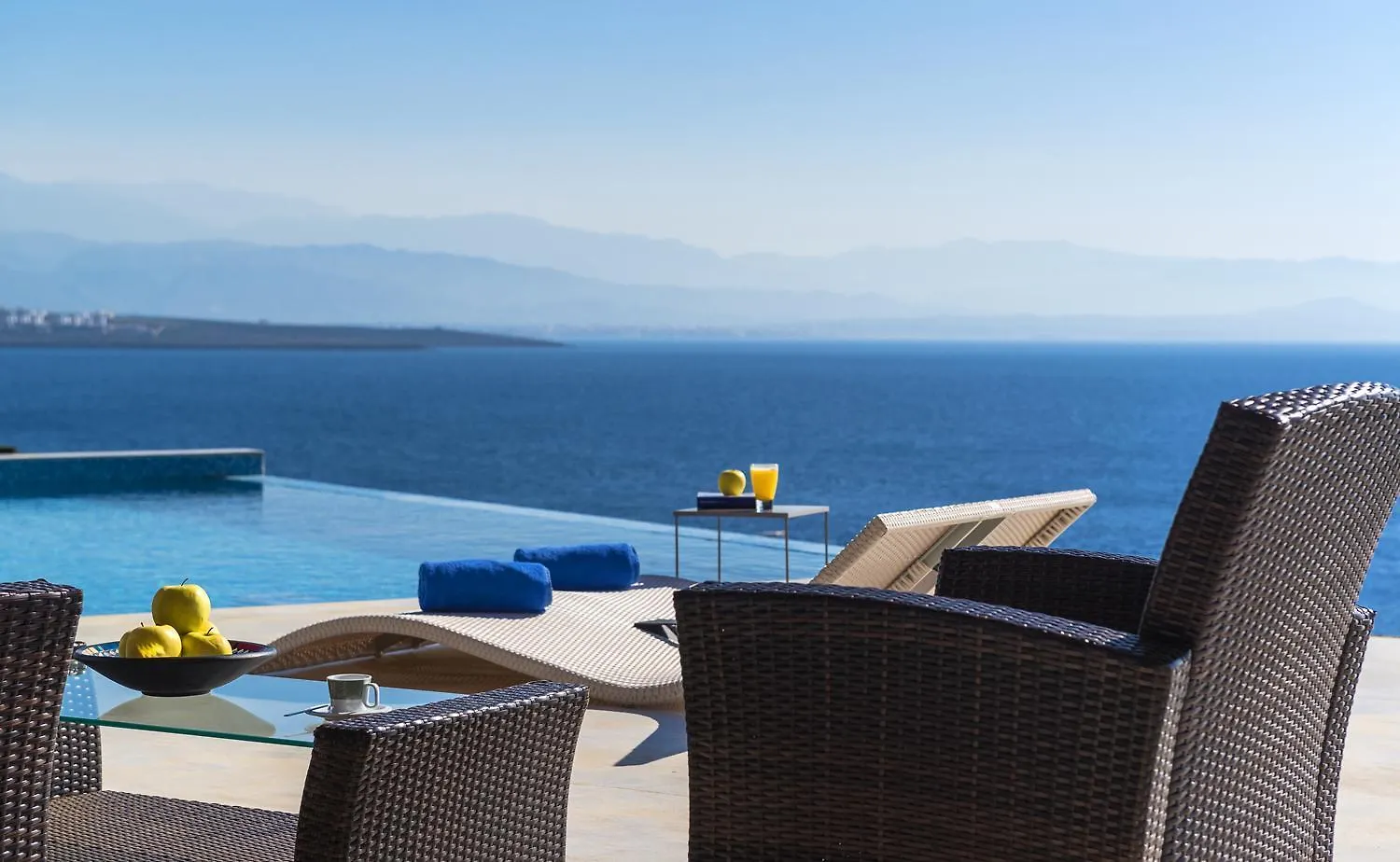 Luxury Seafront Design Villa Akrotiri Tersanas 0*,  Greece