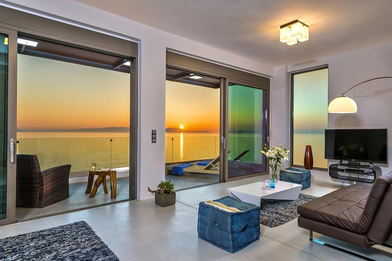 Luxury Seafront Design Villa Akrotiri Tersanas Griechenland