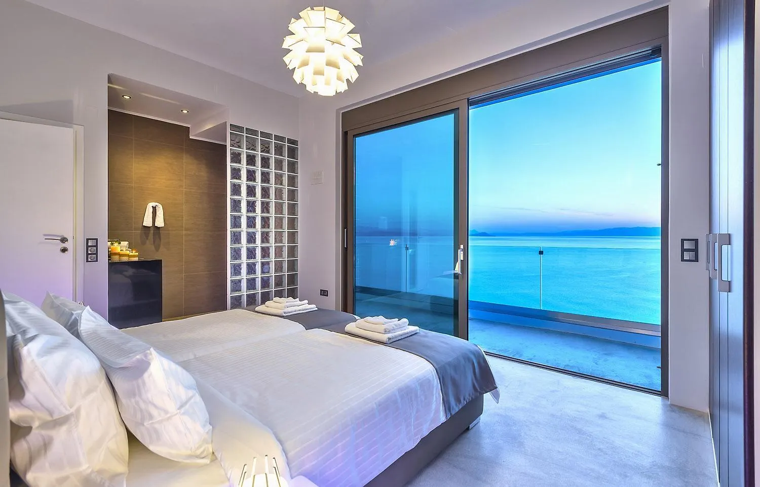 Luxury Seafront Design Villa Akrotiri Tersanas