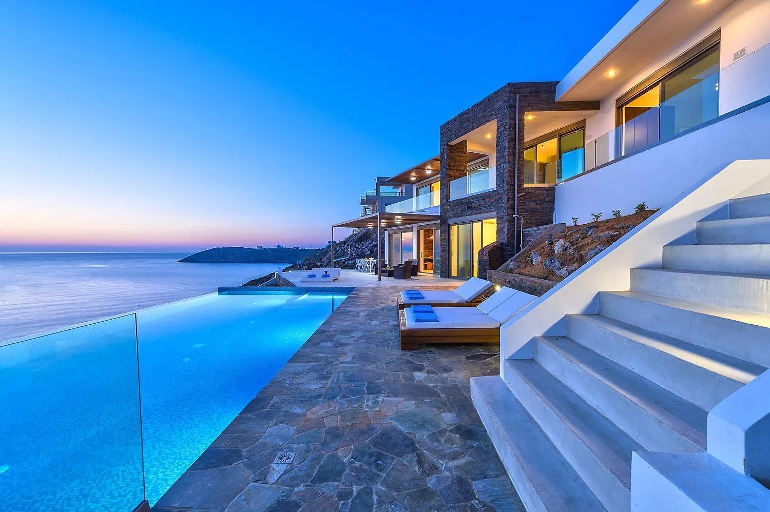 Luxury Seafront Design Villa Akrotiri Tersanas Griechenland